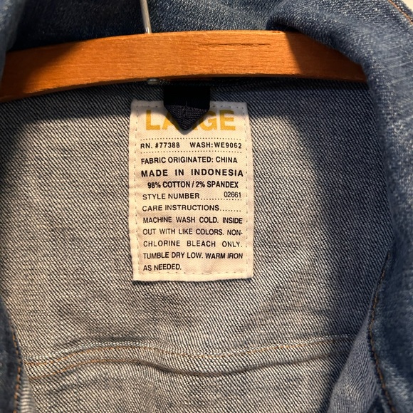 J. Crew Women's Classic Jean Jacket Blue Denim Trucker Size Large - Picture 3 of 10